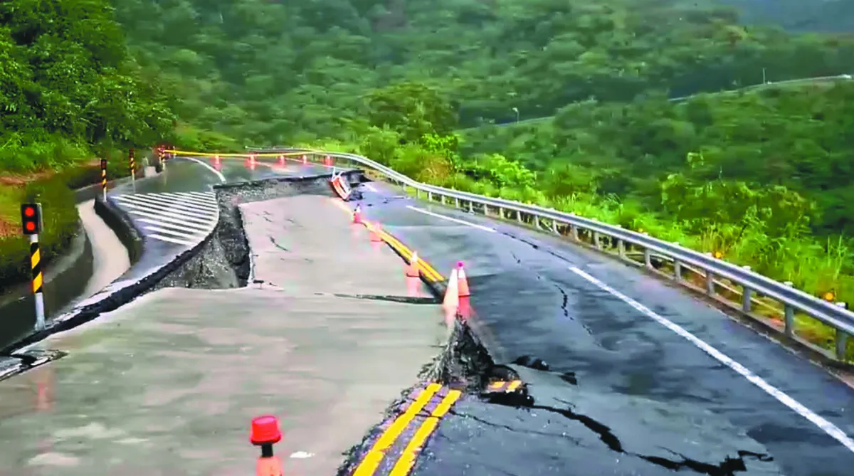 大雨炸花東 多處路段落石坍方