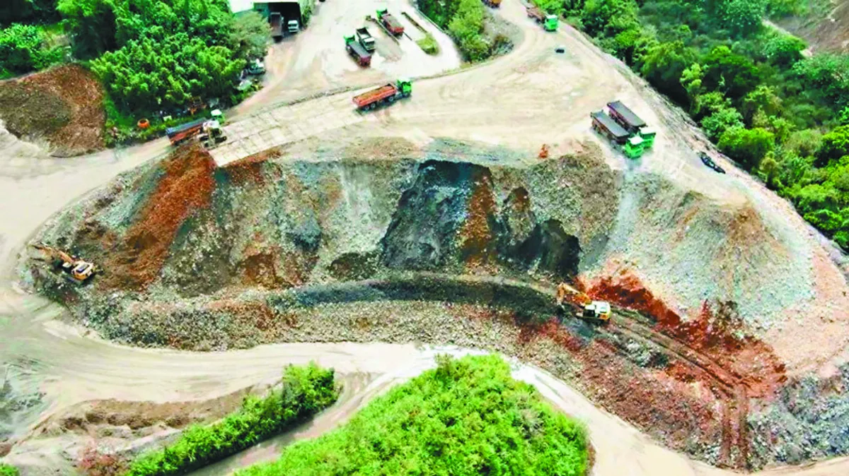 砂石場違法擴建 桃10層樓高砂石堆 藏坍方危機