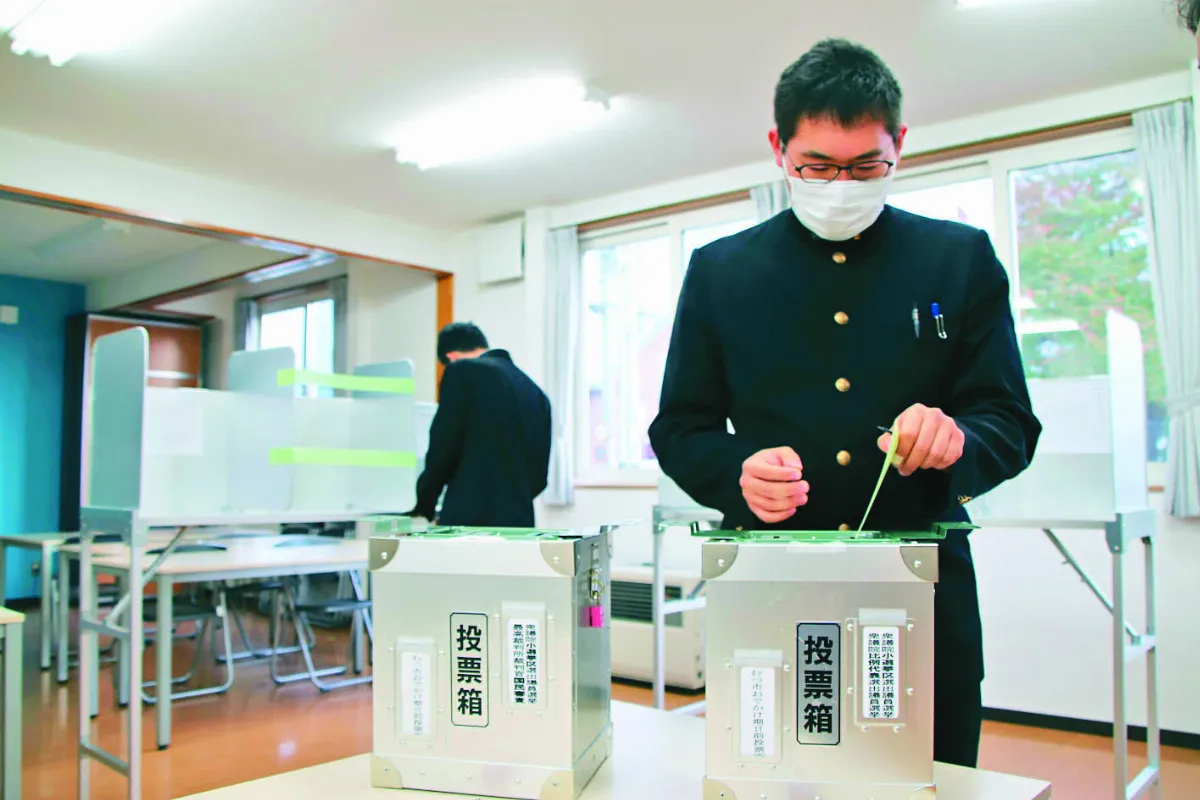 日眾院大選膠著 執政黨單獨過半難