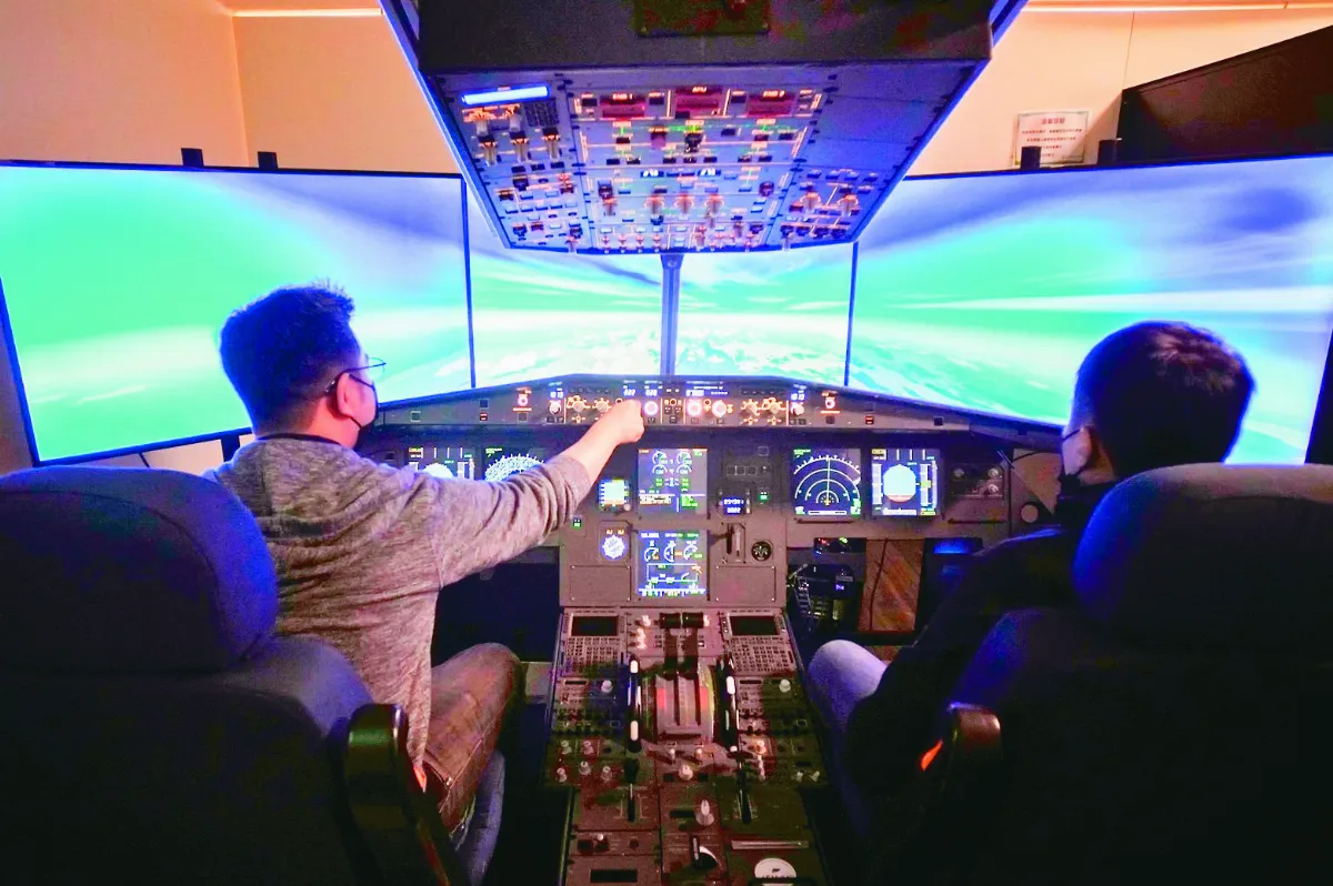 駕駛艙搬出來 一圓機師夢