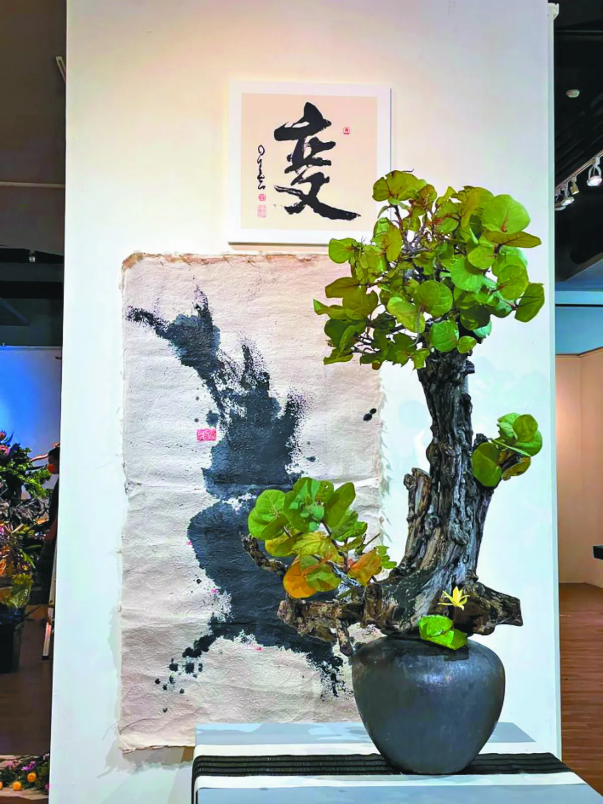 一筆字結合花藝 撫慰疫情心境