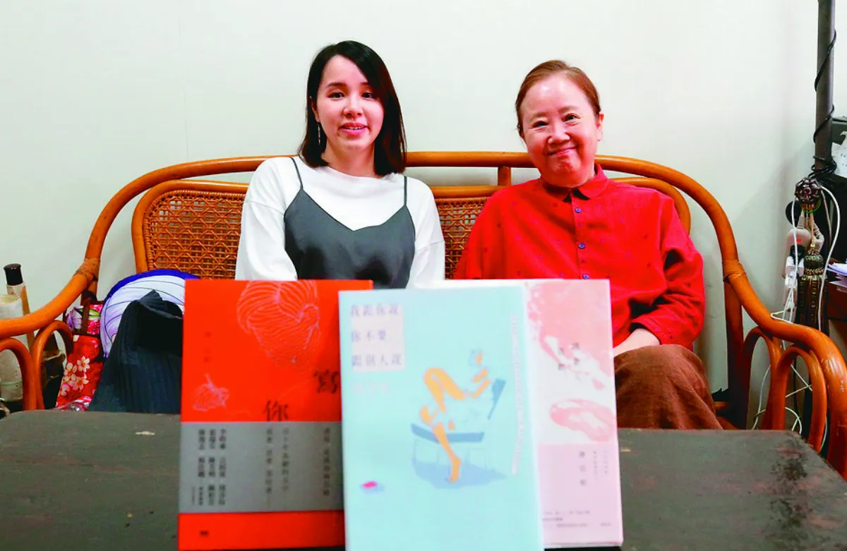 在學出版2散文集 新聞系降轉中文  她寫出一片天