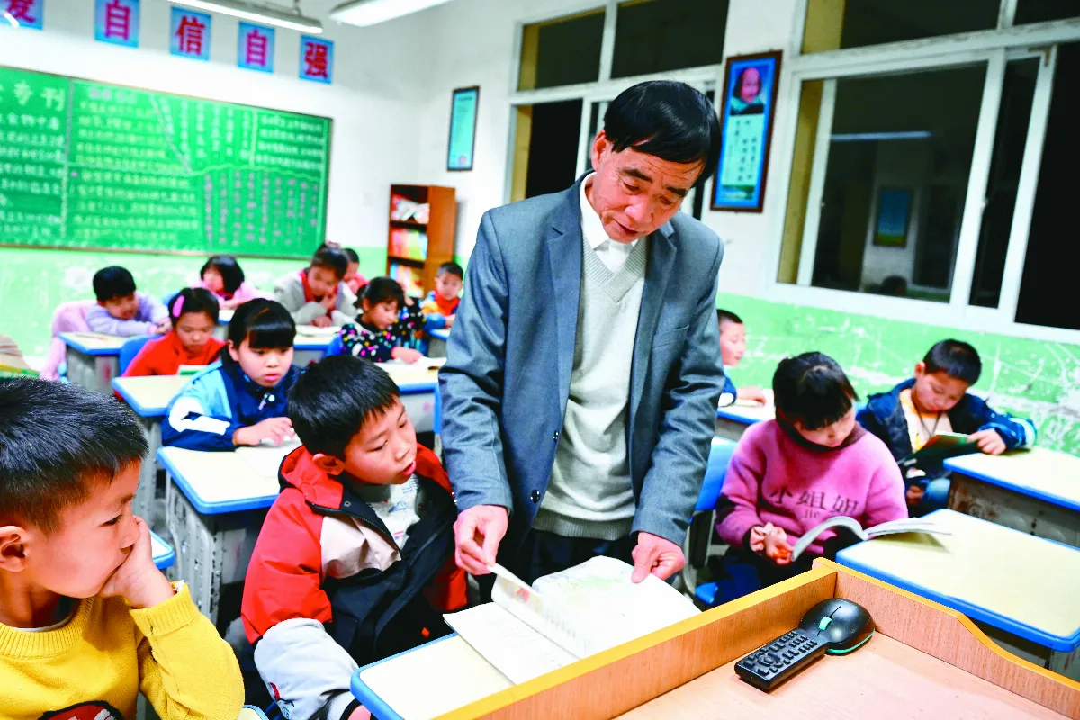 西津畬族 小學校長 莊桂淦 校長兼保母 一做47年
