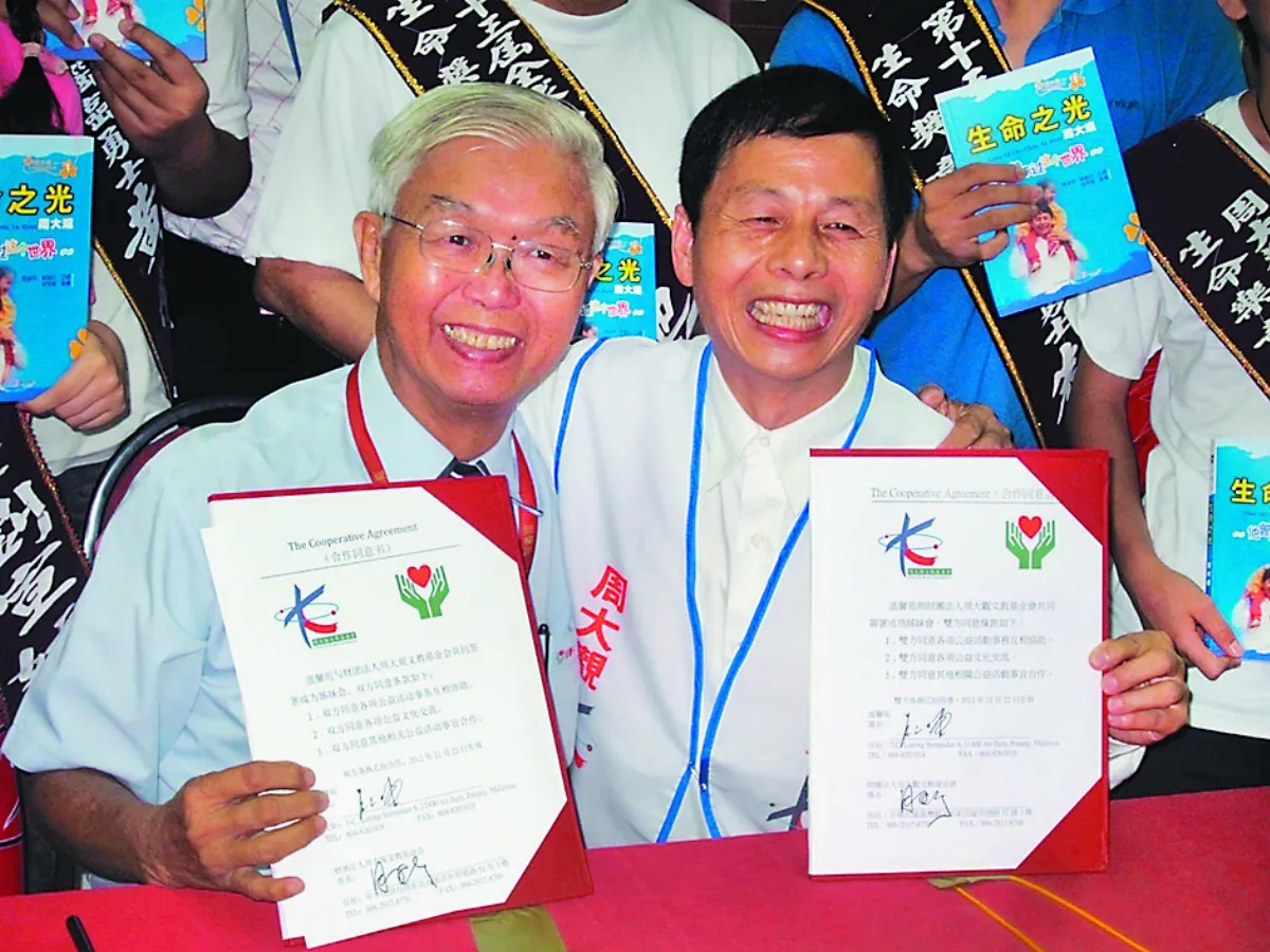 熱愛生命故事集 關懷人文教育 堅持為正義發聲