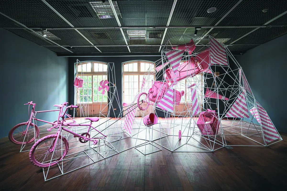 是藝術也是遊具  探討宇宙多重