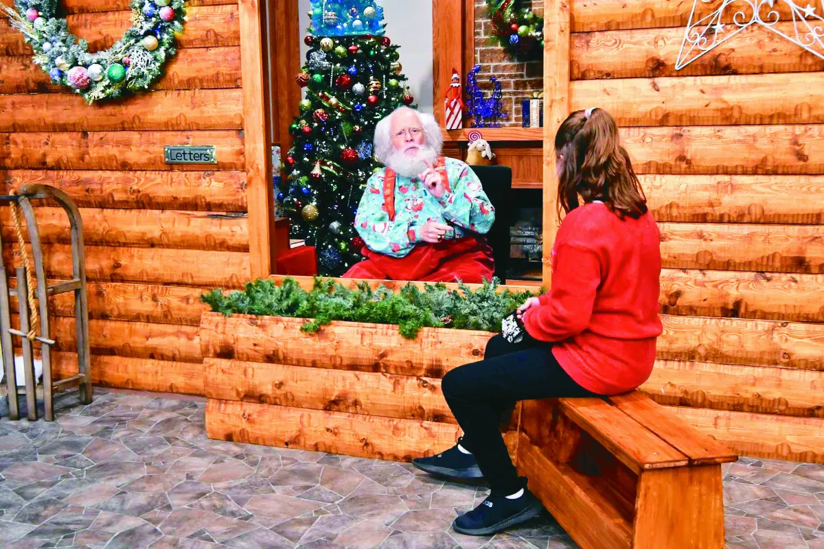 透過隔板會耶誕老人