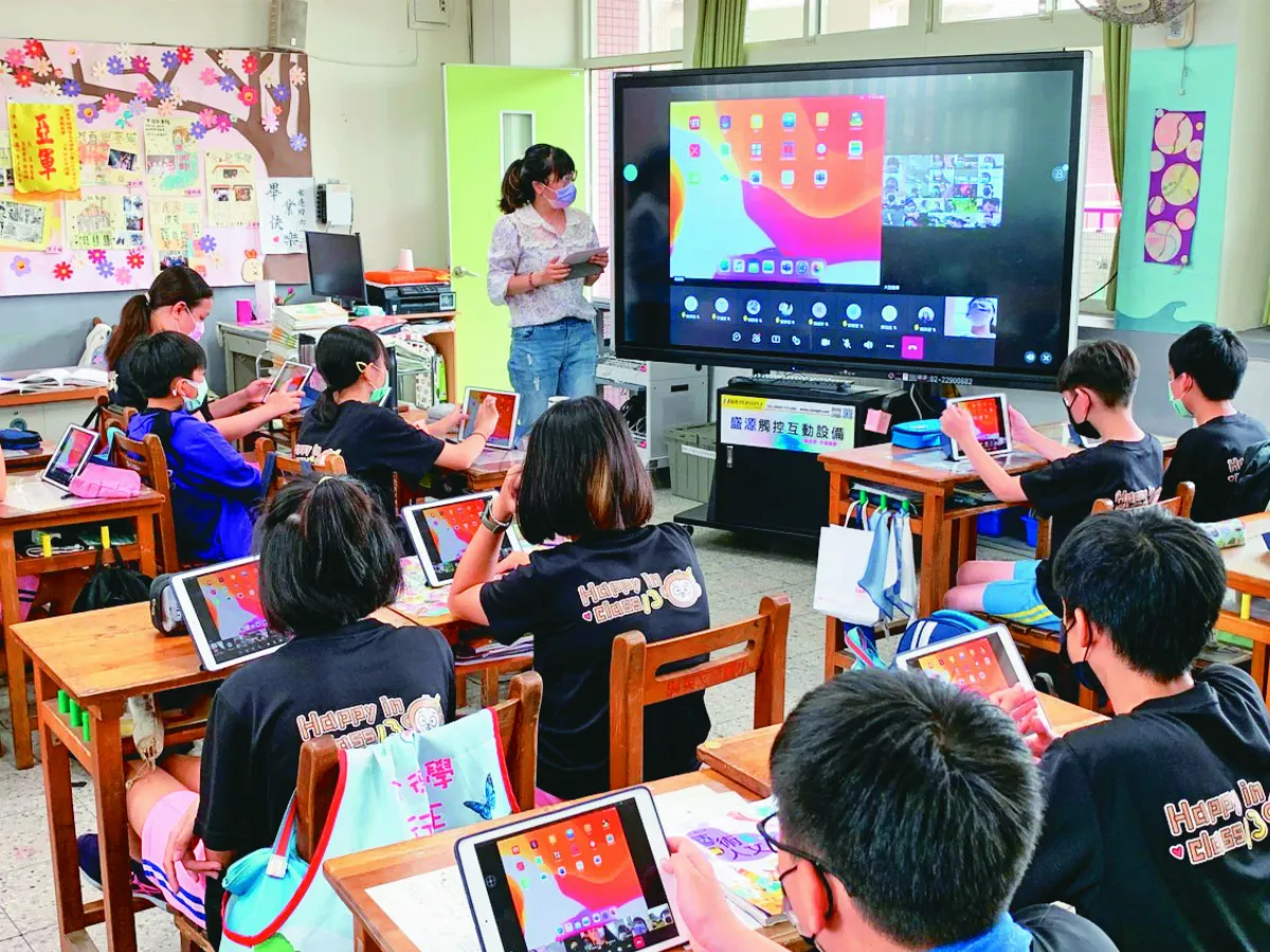 4年投入200億 明年9月  中小學生生用平板