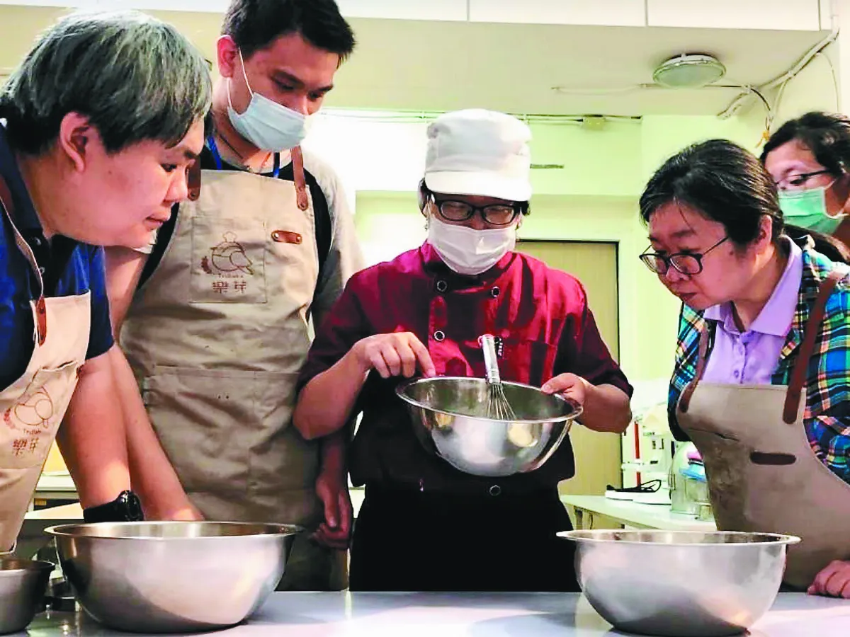 青年創業家  把愛心餅乾變美味