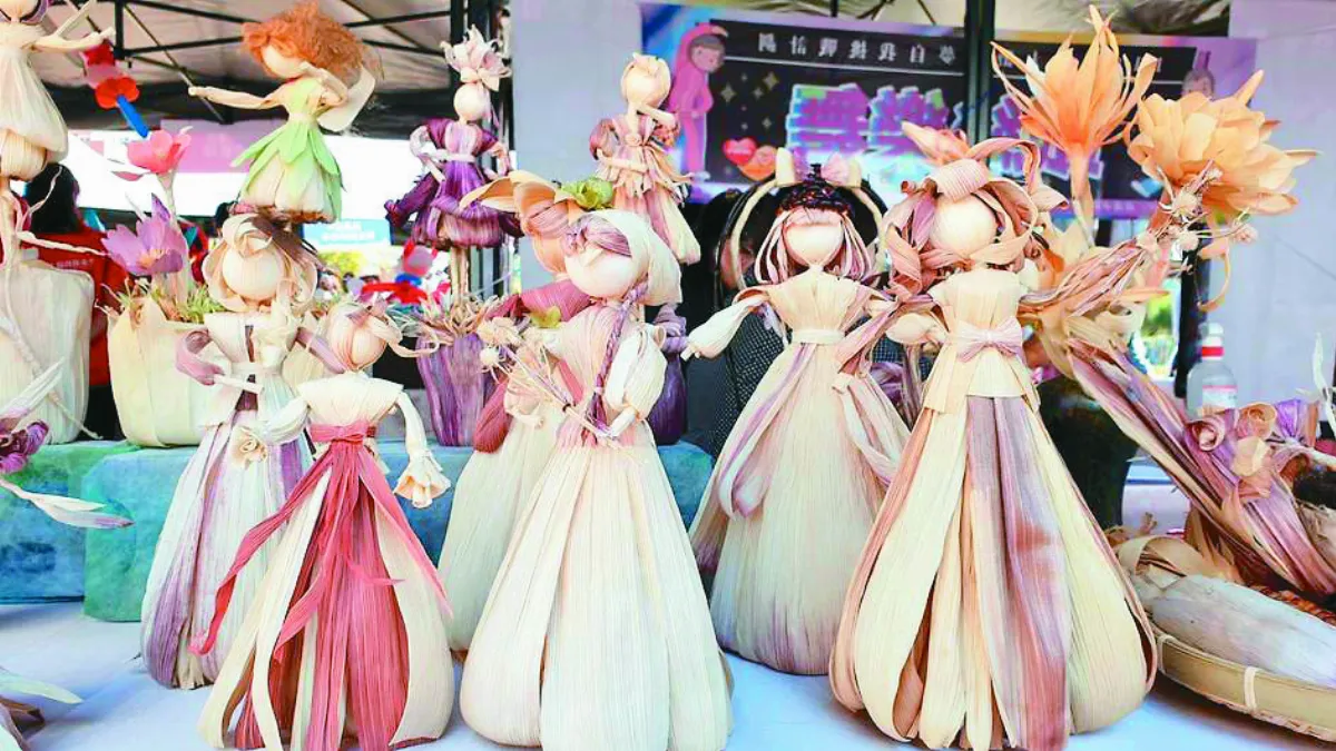 可愛花朵、跳舞娃娃 廢棄玉米葉  變身美麗小精靈
