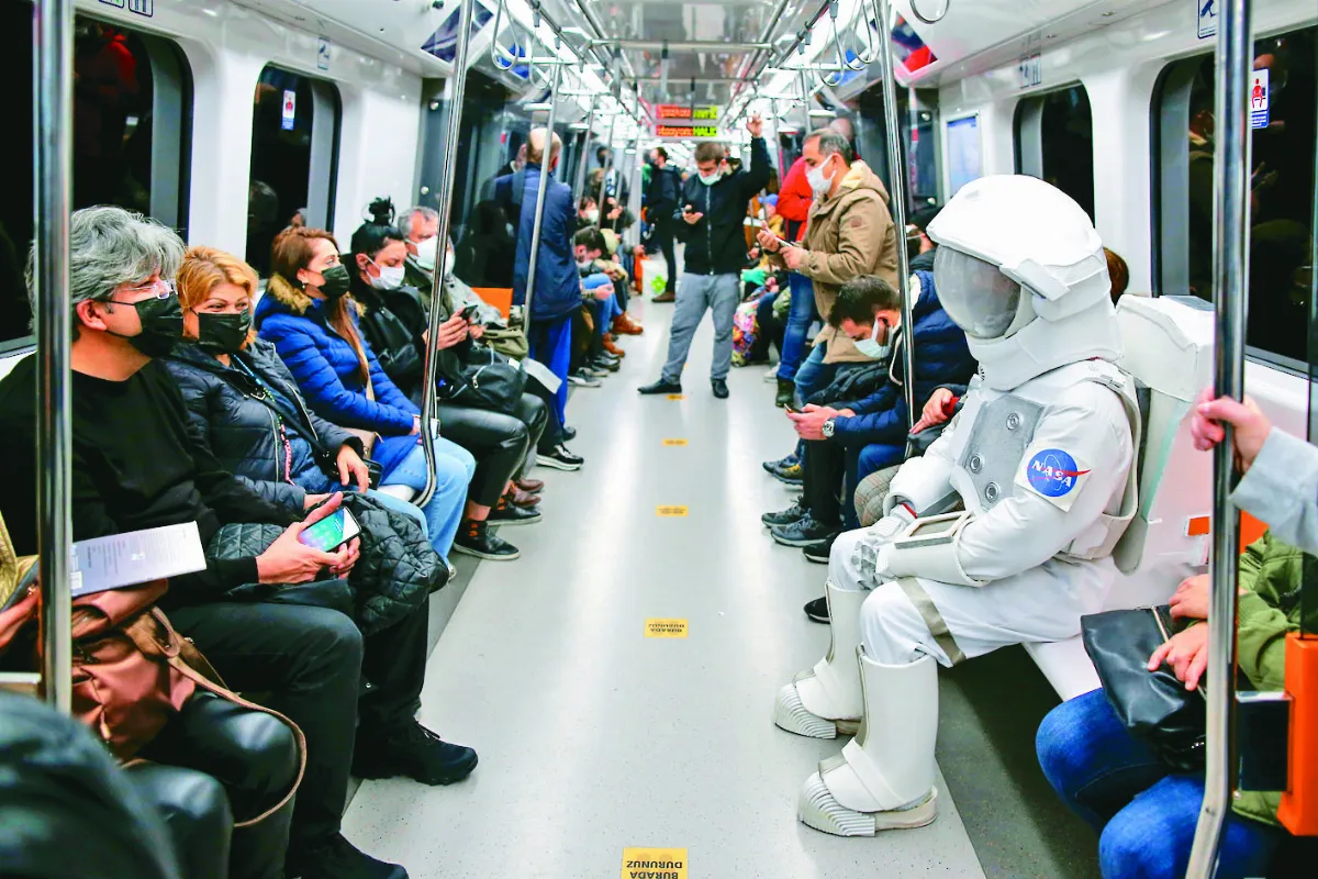 太空人搭地鐵