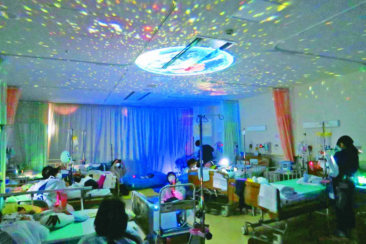 天花板觀星  病童圓天文夢