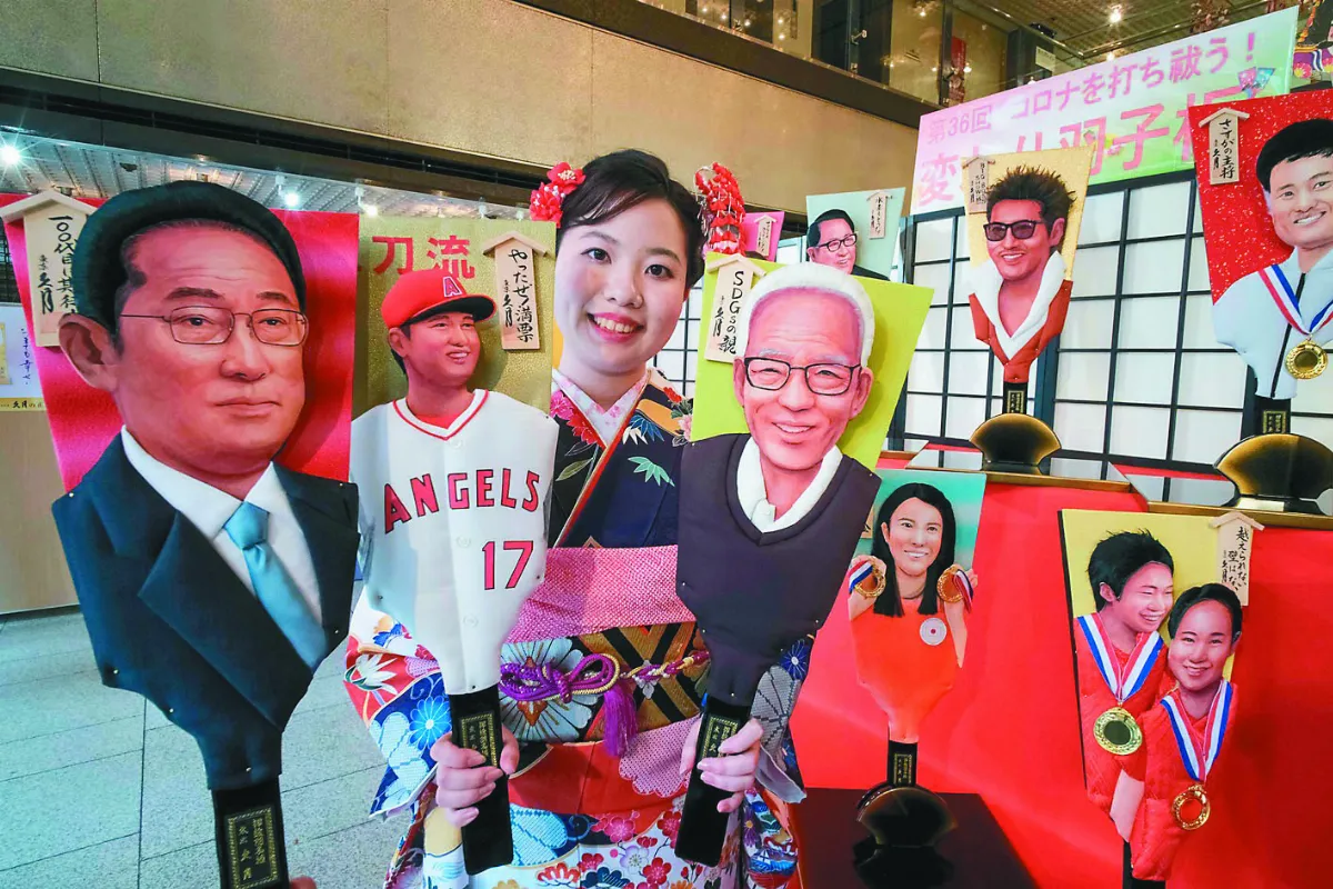 日羽子板名人亮相