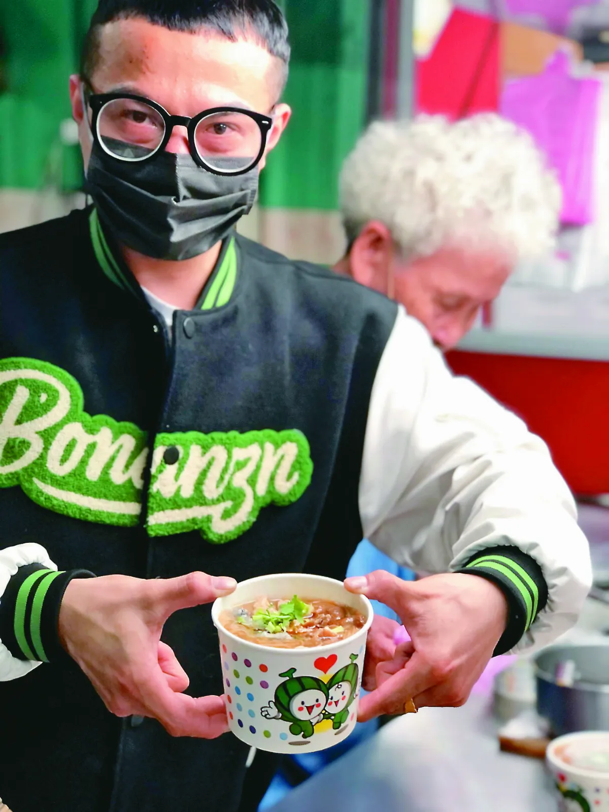 城中城傷者 用慰問金創業 男賣重生麵線糊