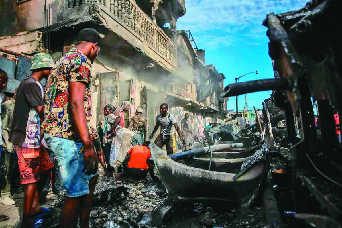 海地油罐車爆炸 民眾搶油死傷慘