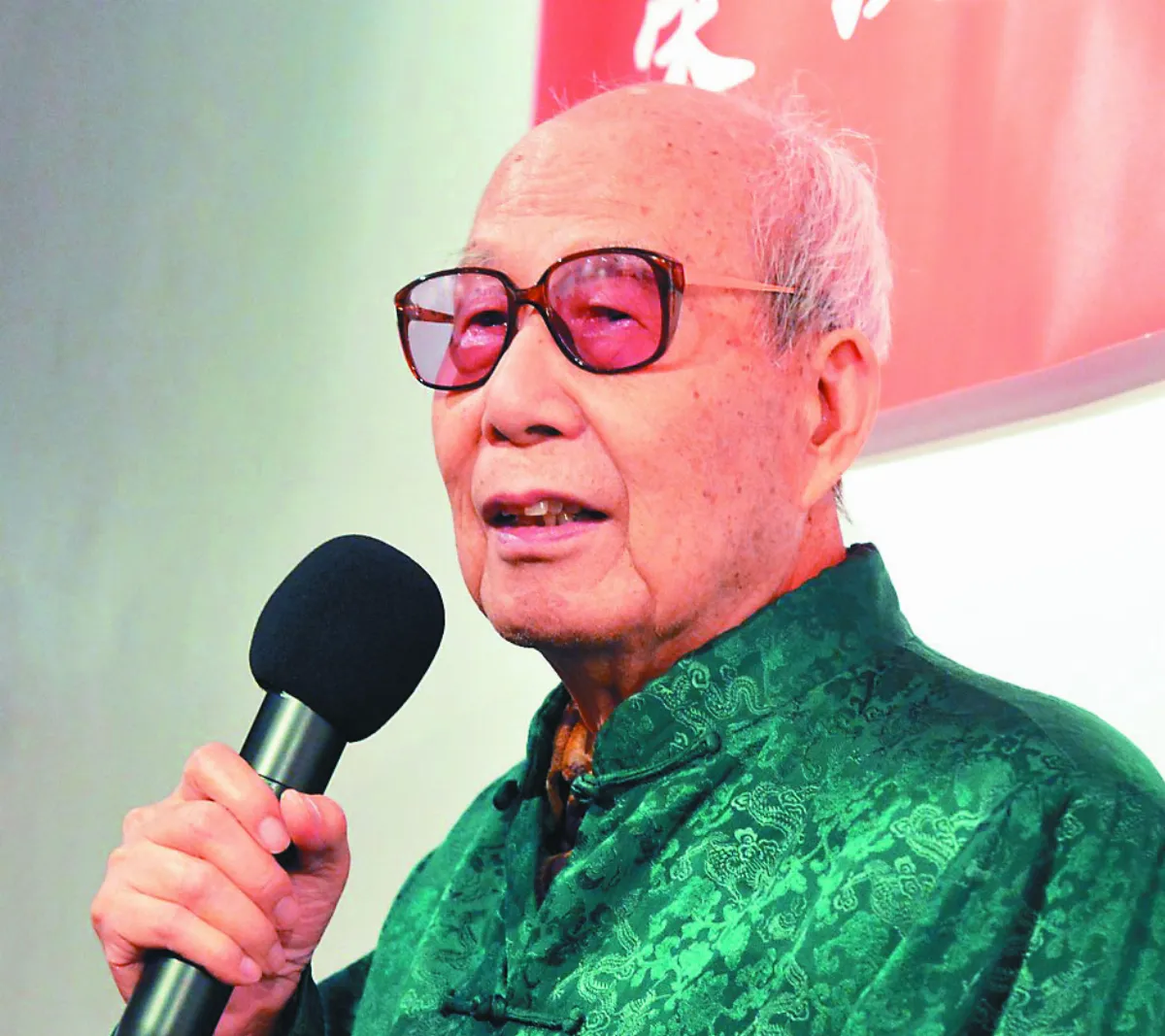 貢獻獎 王鼎鈞  風格多樣一代散文大家