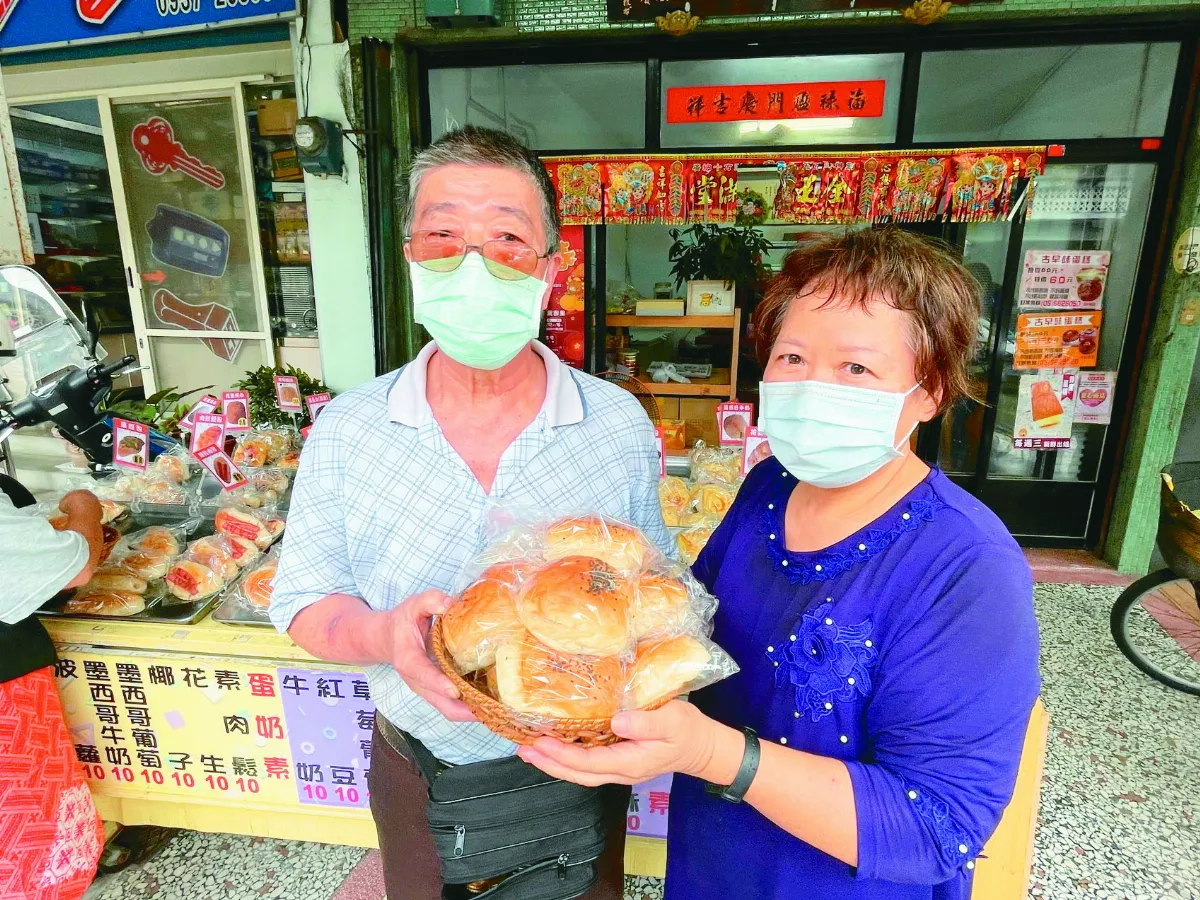 佛心老闆 15元麵包凍漲20年