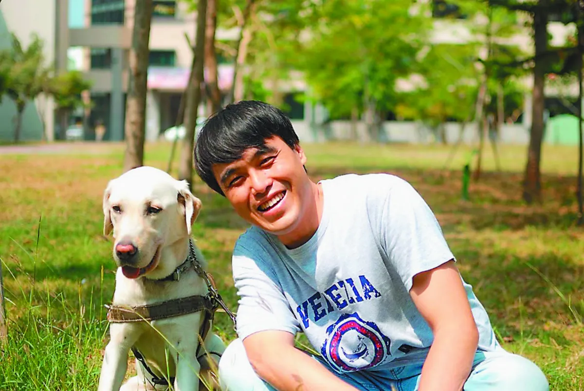 走出失明憂鬱 點亮中輟生道路