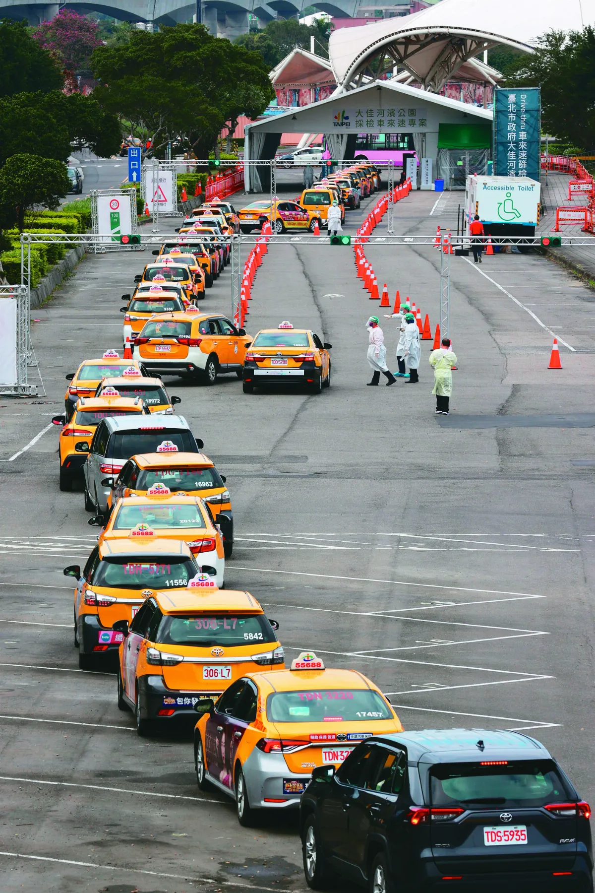 本土＋11 居服員染疫 引爆案家群聚