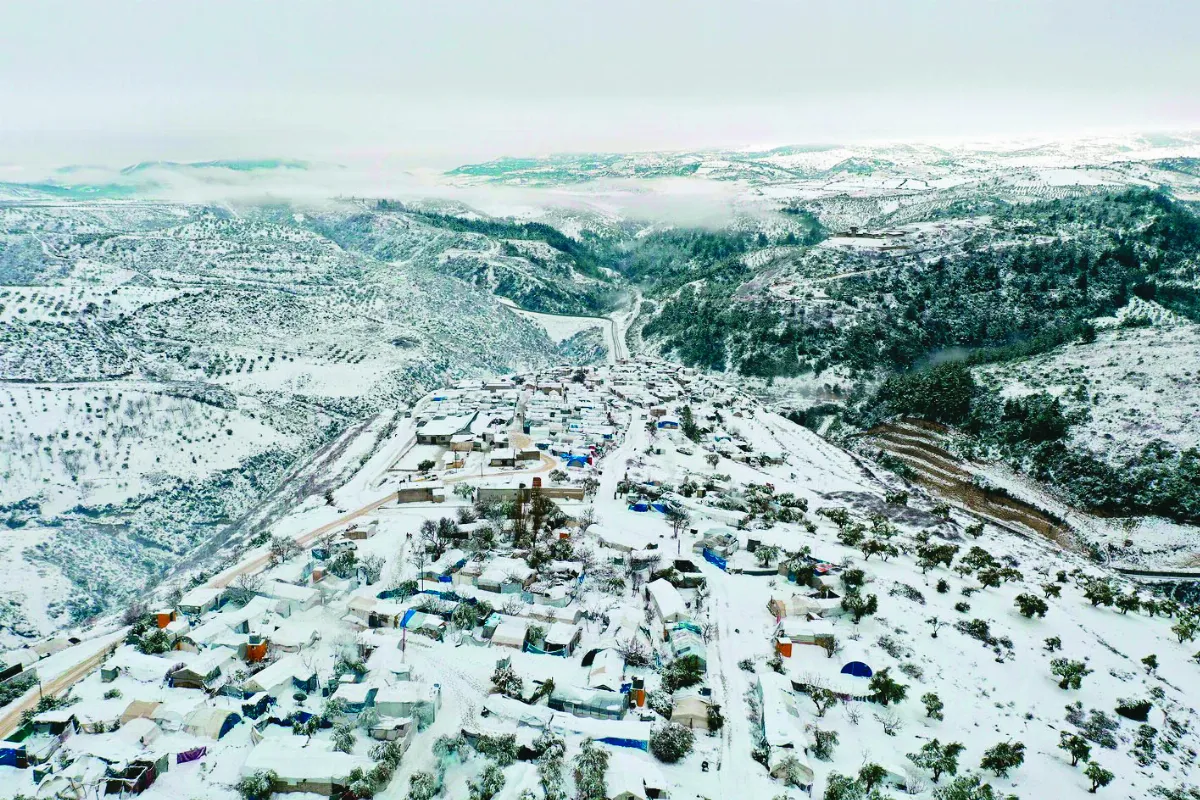 極凍地中海 30 年罕見狂雪