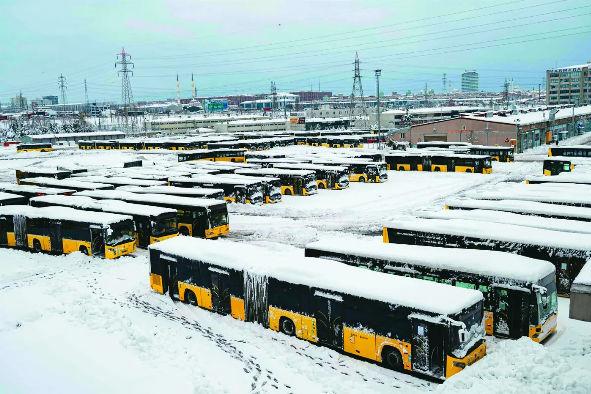 極凍地中海 30 年罕見狂雪