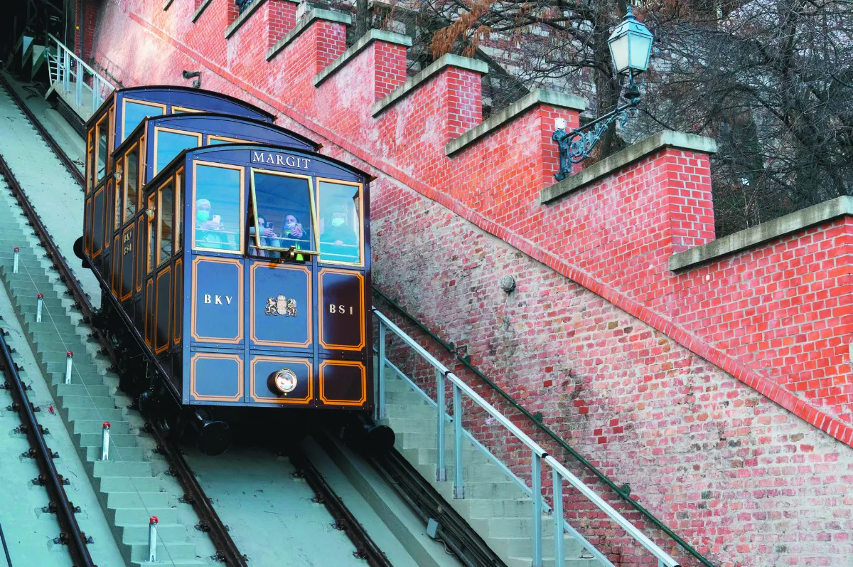 城堡山纜車 重新見客