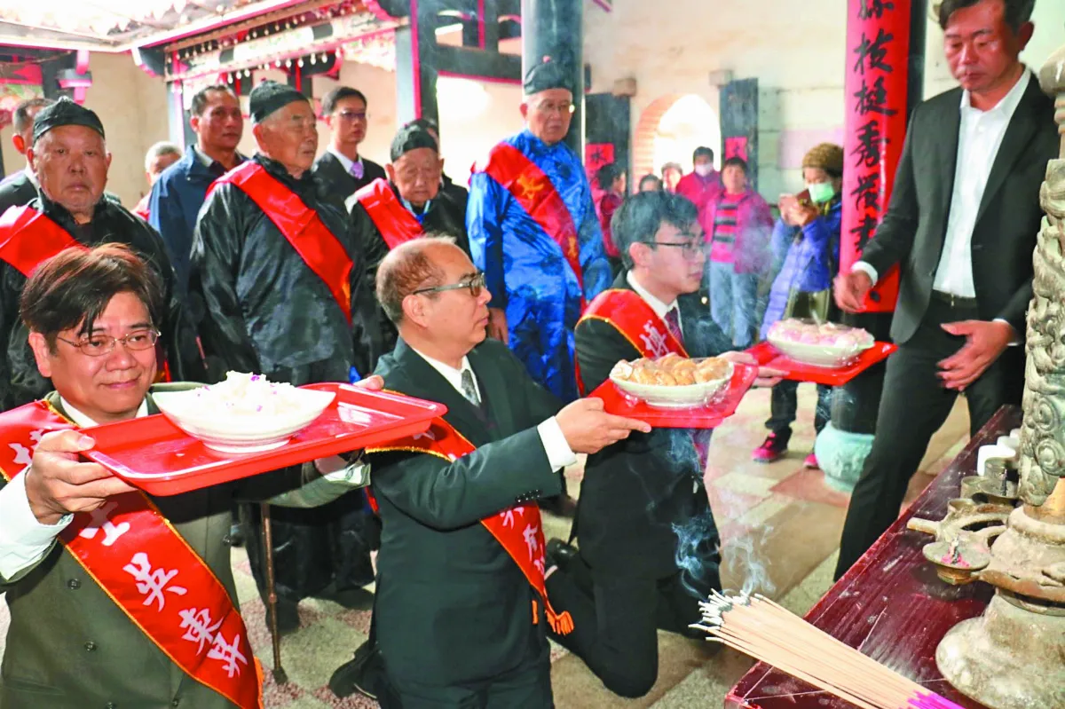 全村35戶出20博士 依古禮晉匾
