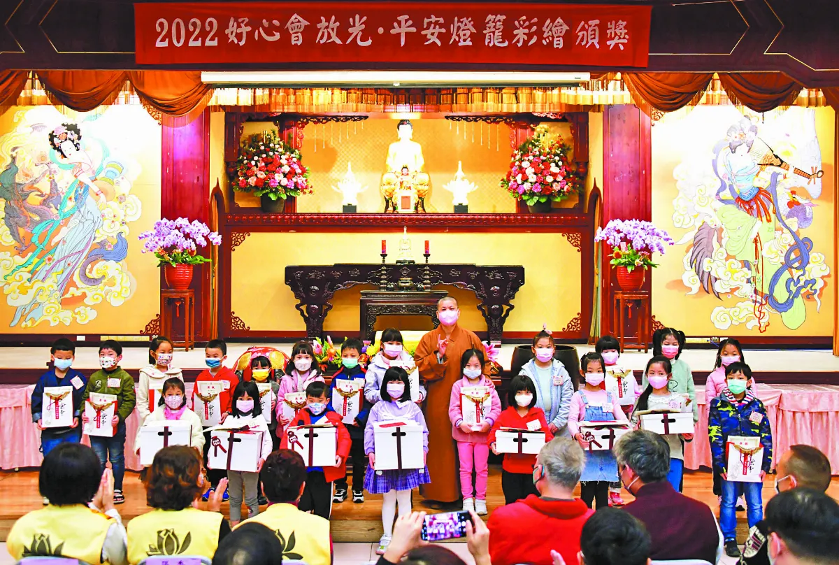 極樂寺、南台別院  三好燈籠放光
