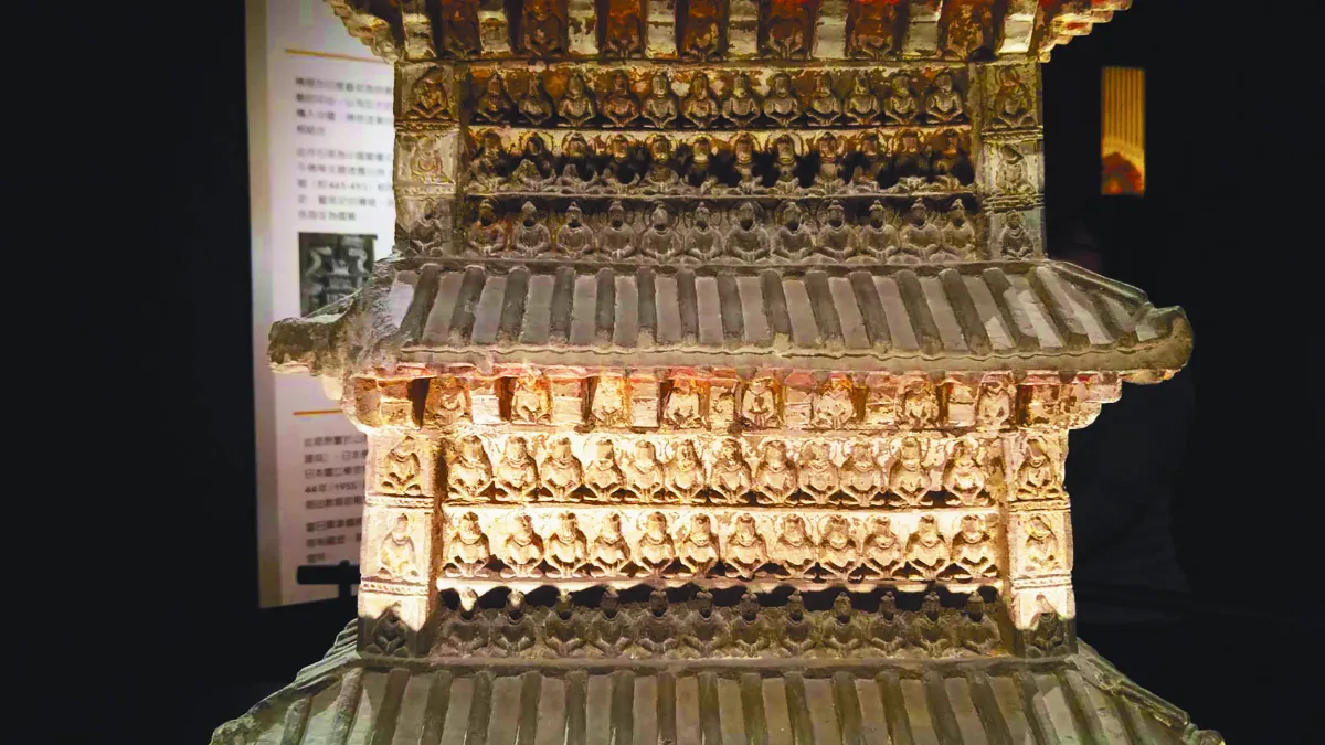 國寶九層千佛石塔 頂部存山西