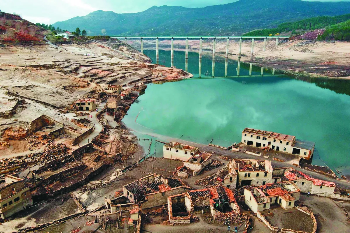 水庫乾涸 淹沒30年村落重現