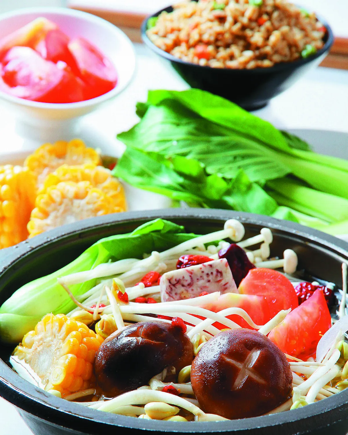 火鍋藏高油鹽熱量 蔬菜熬湯底健康吃