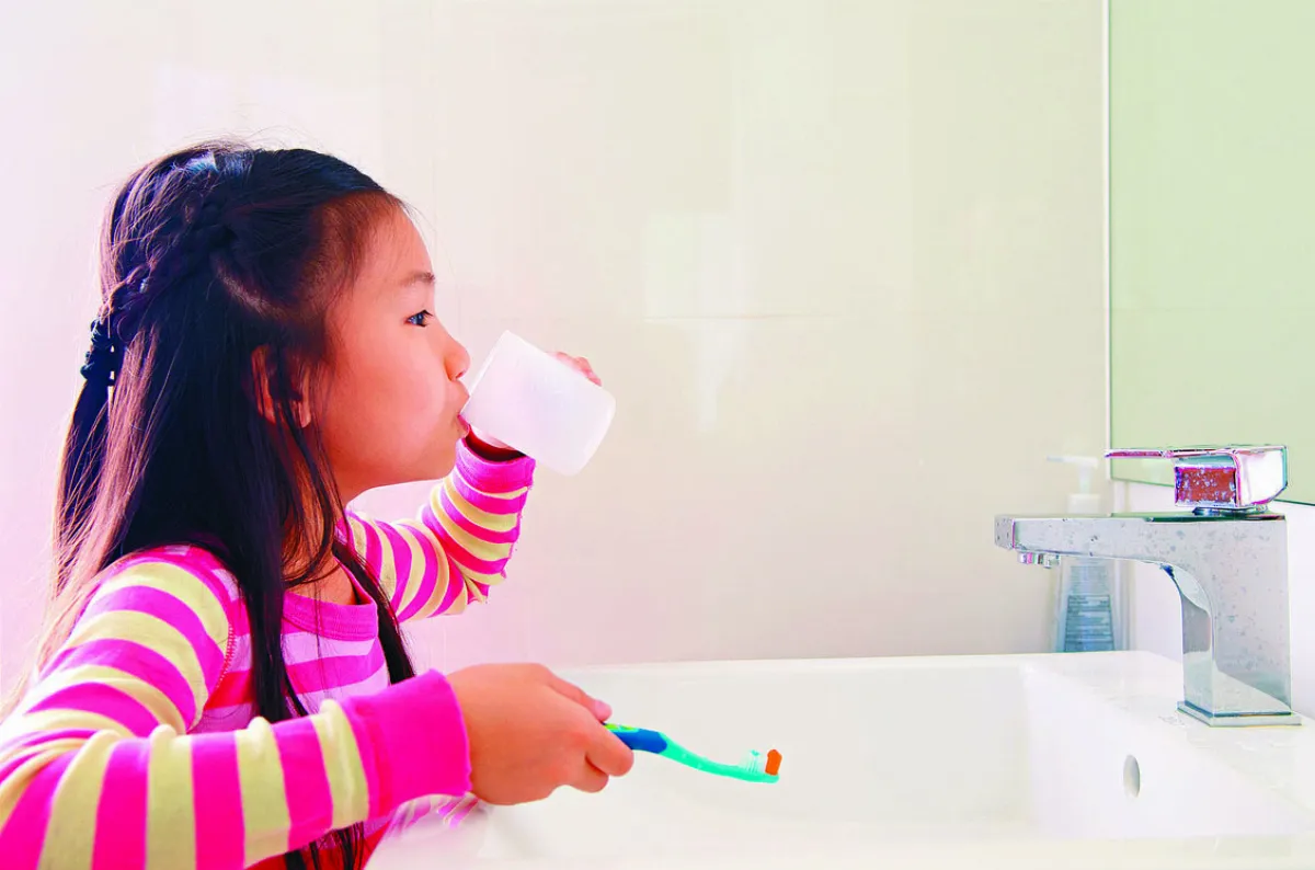 刷牙是否乾淨  用舌頭確認