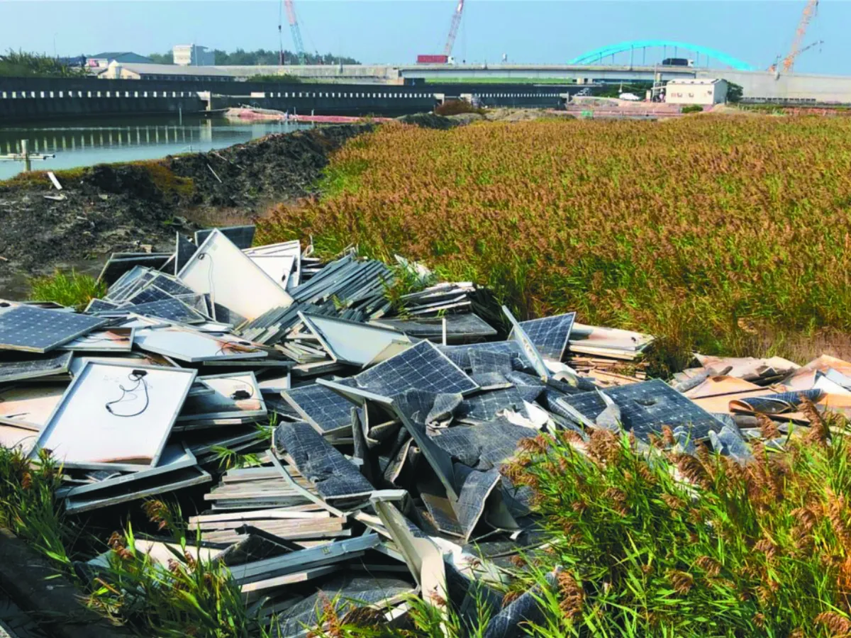 國內廢棄光電板 10年內恐達萬噸