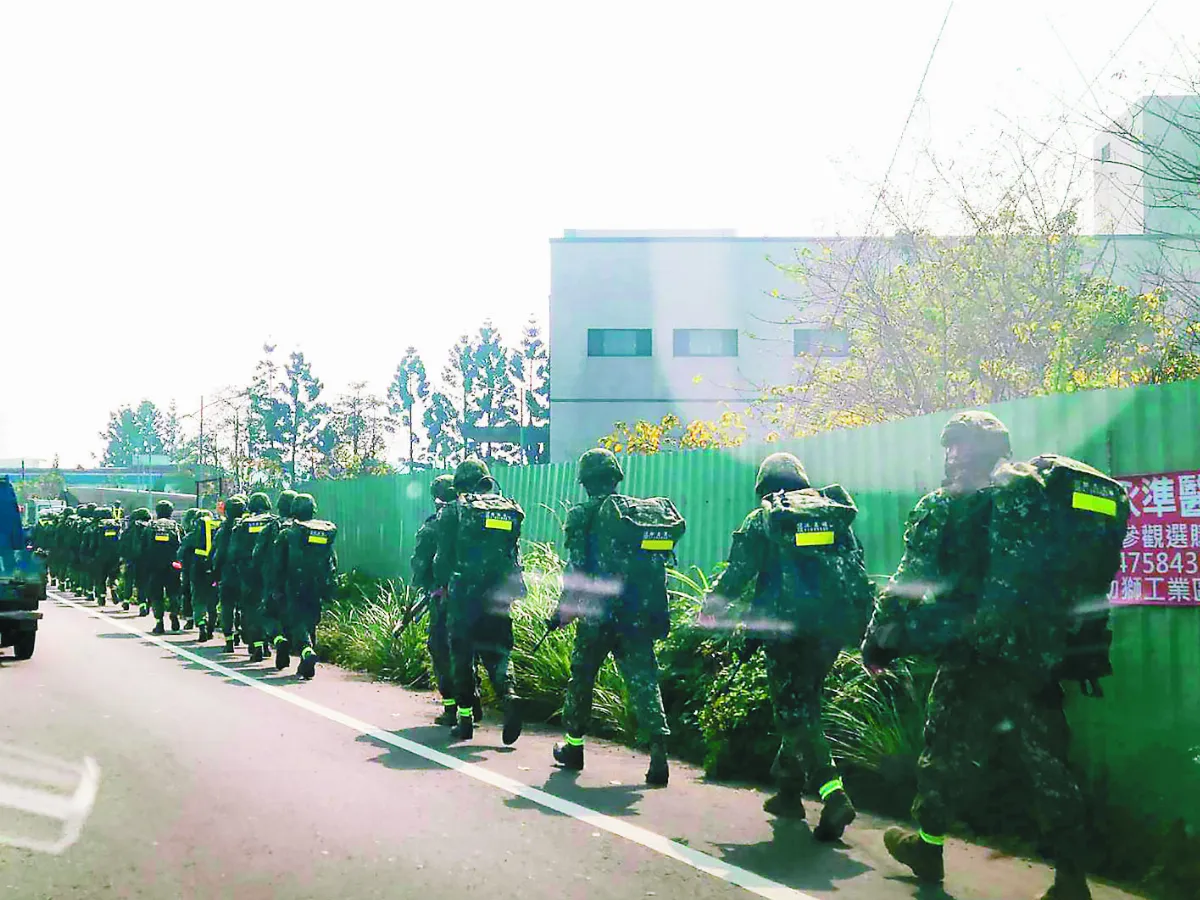 本周上路 14天教召日訓10小時 行軍1次10公里