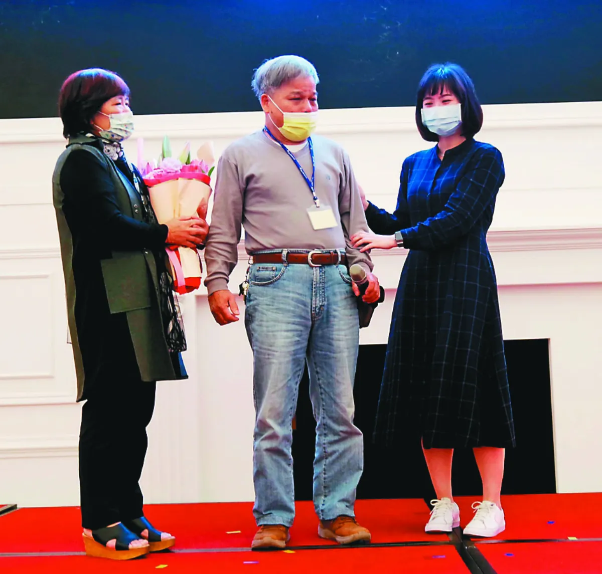 水電工資助30年 養出博士兒