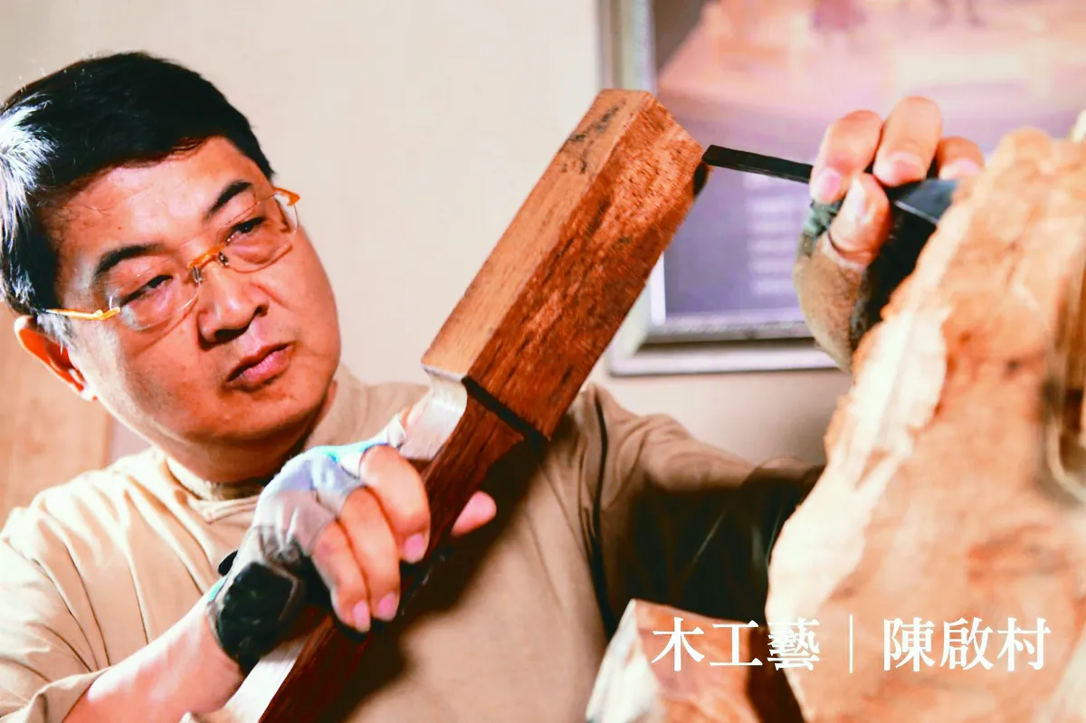 導演著青蛙裝 下水拍攝產業記憶