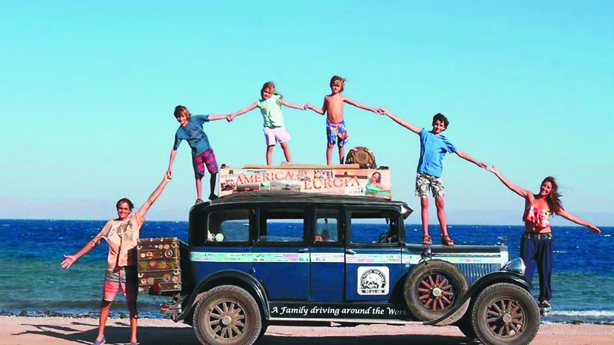 22年期間生4子 夫妻檔開老爺車 環球36萬公里