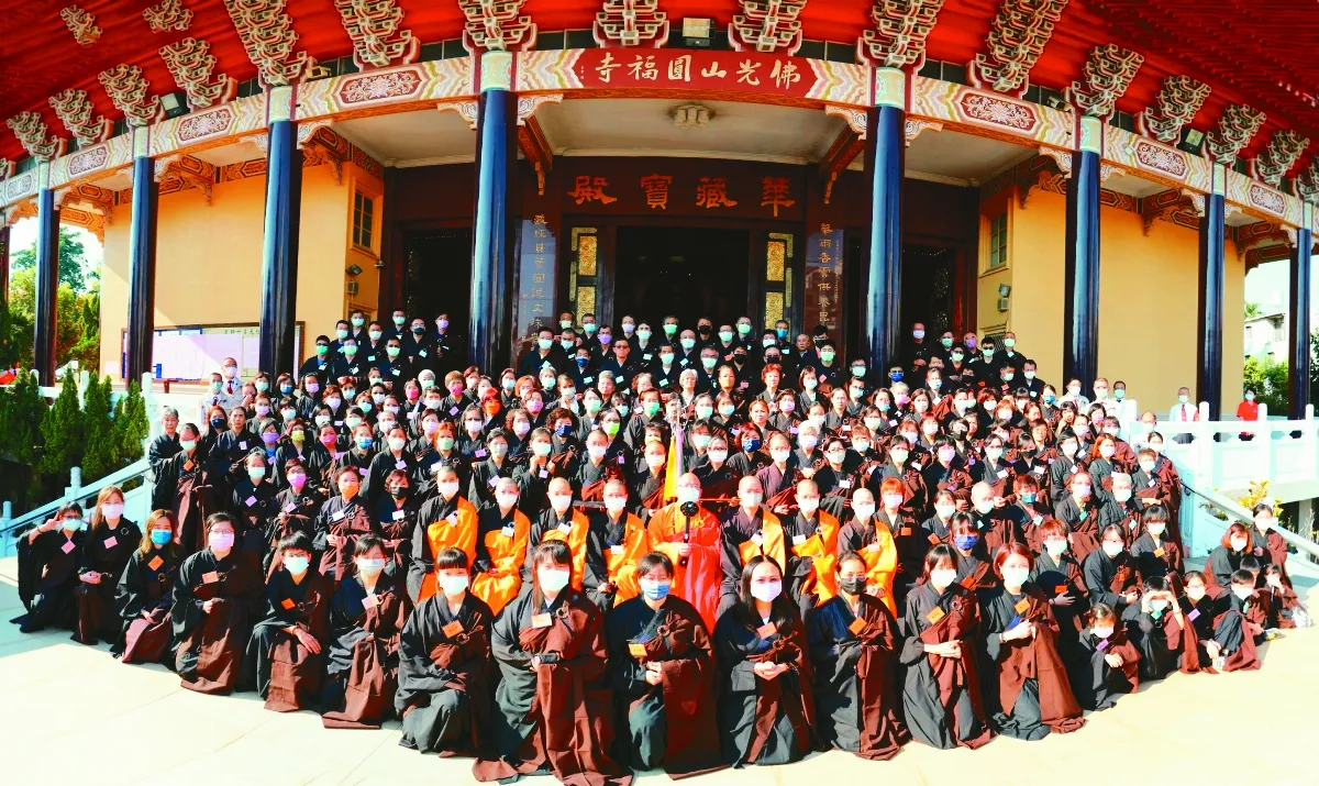 圓福寺三皈五戒 300人續佛慧命