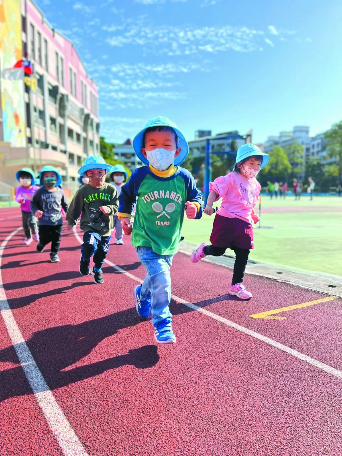 幼兒園課程 竟有娃娃做木工