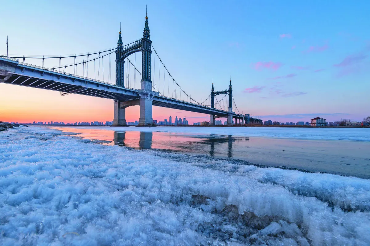 松花江流凌 提早報到