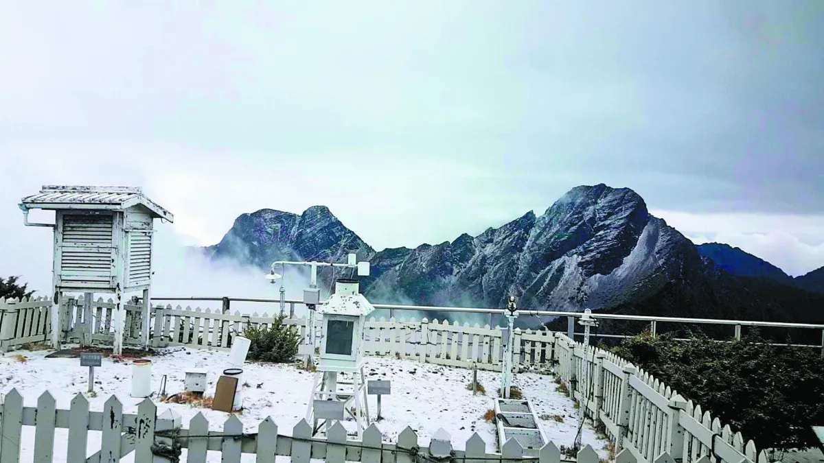 -1.6℃  玉山飄4月雪