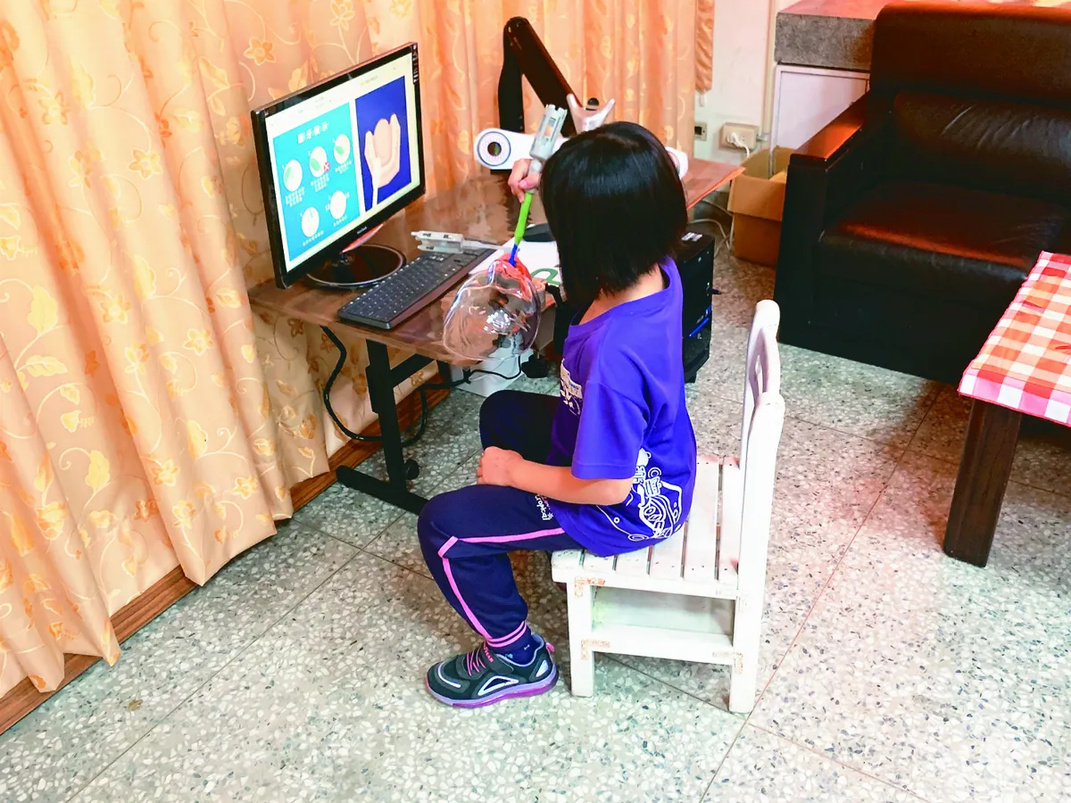 移動式AR刷牙機 進駐校園