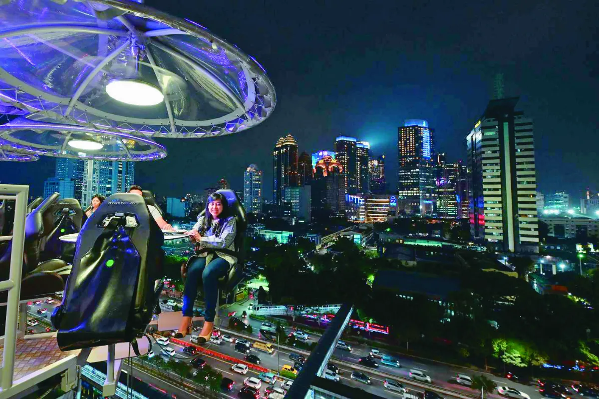 懸空50公尺  用餐賞夜景