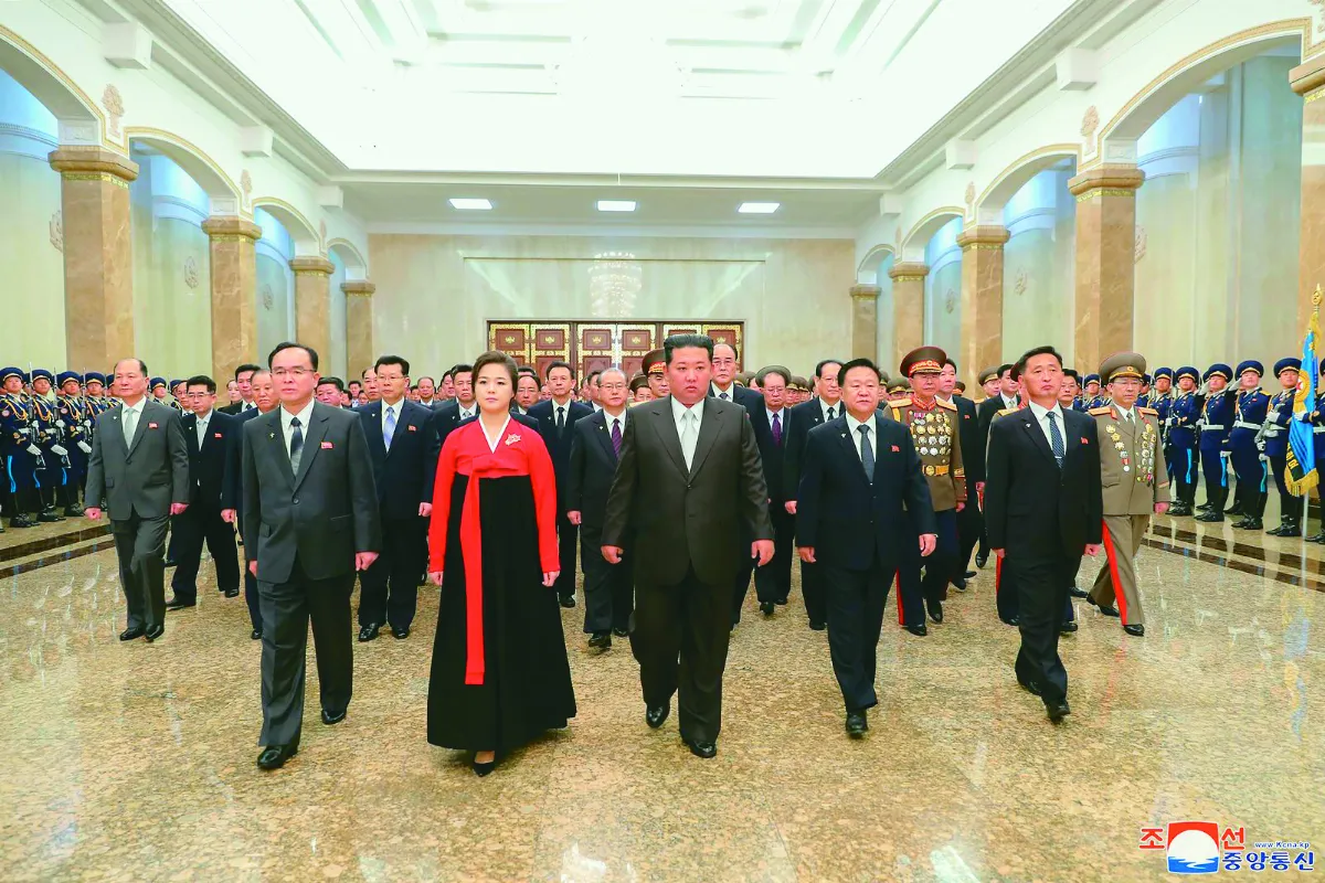太陽節 金正恩偕夫人參拜無閱兵