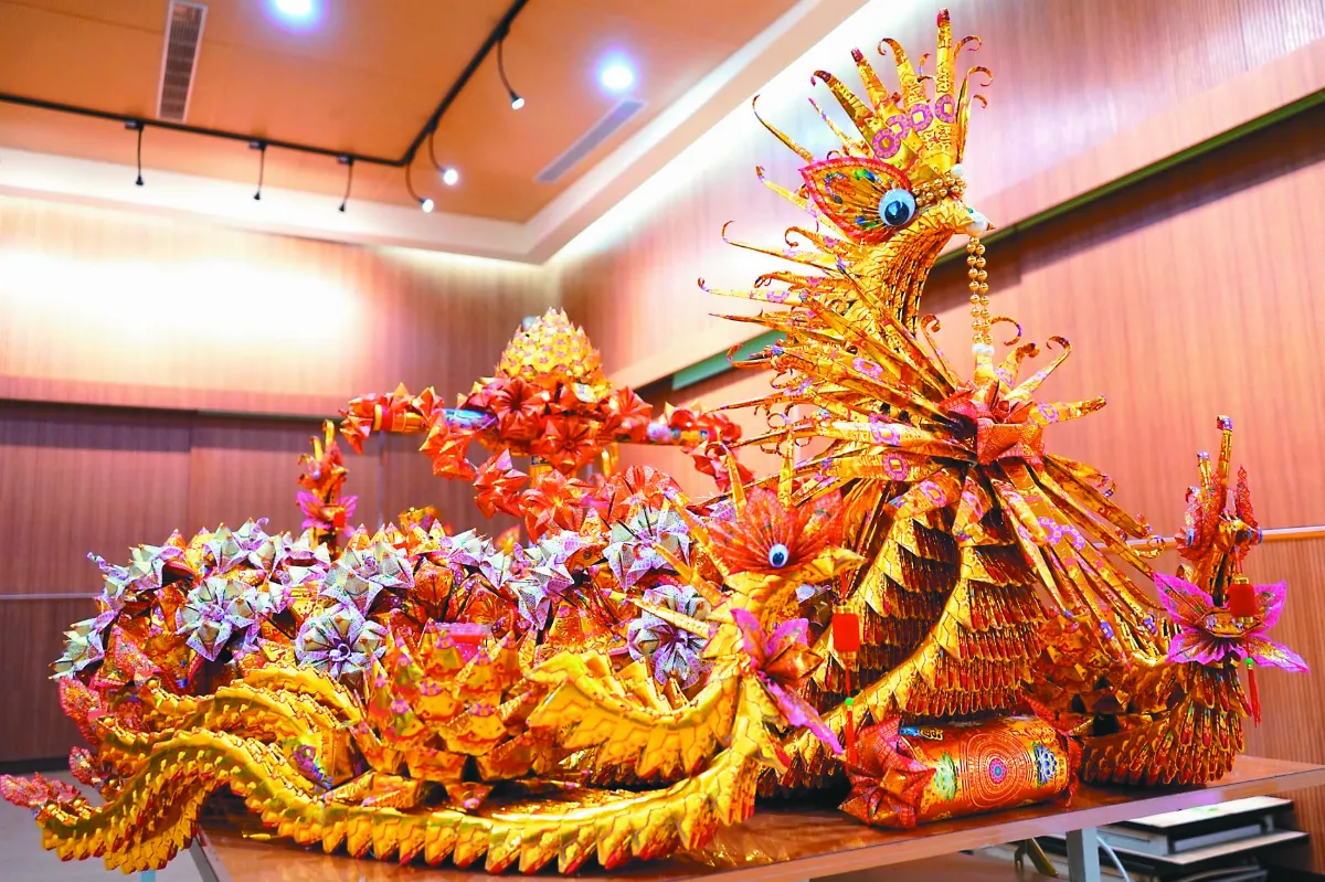 祝壽樸仔媽 樂齡班獻祈福鳳船