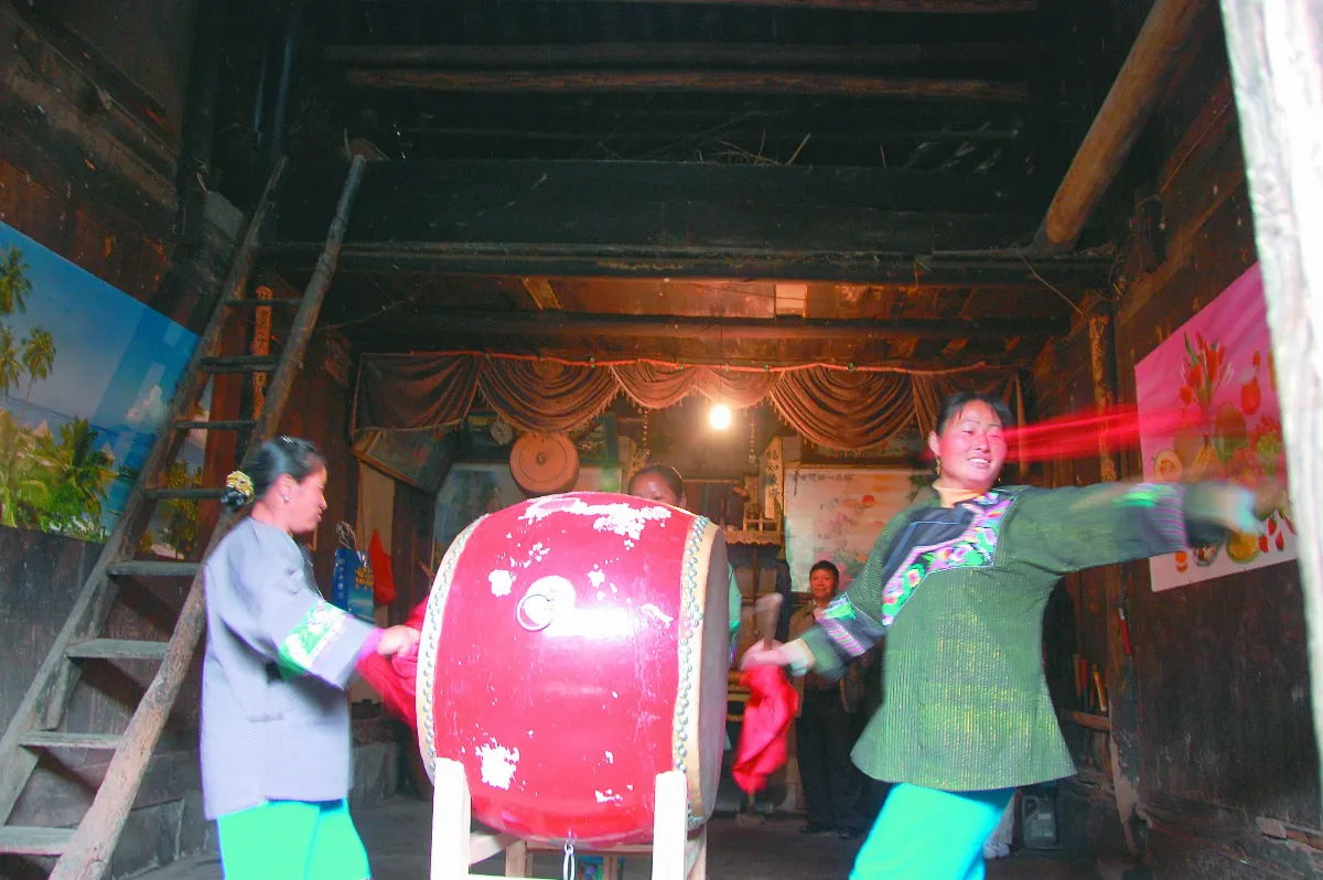 【走進大西南】湘西苗族鼓舞