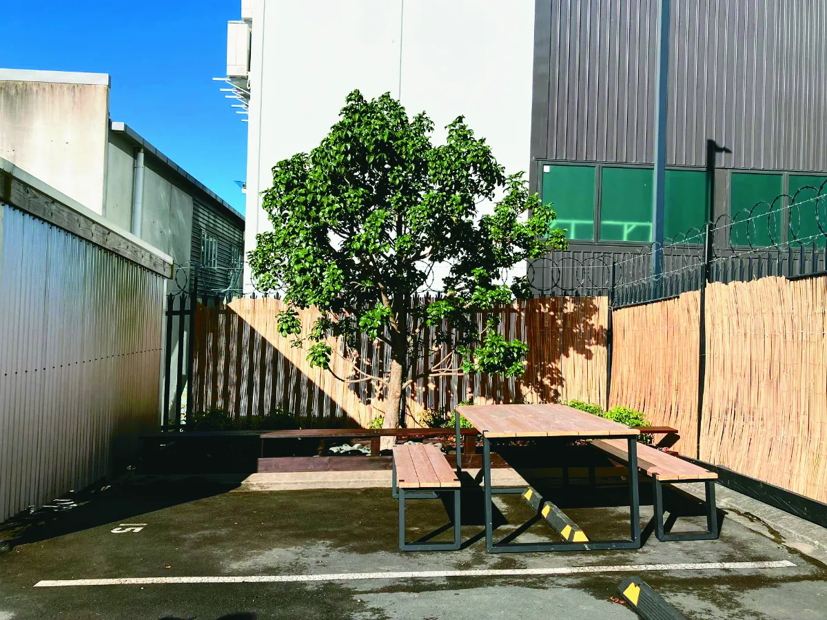 北島佛光人 為警局布置心靈花園