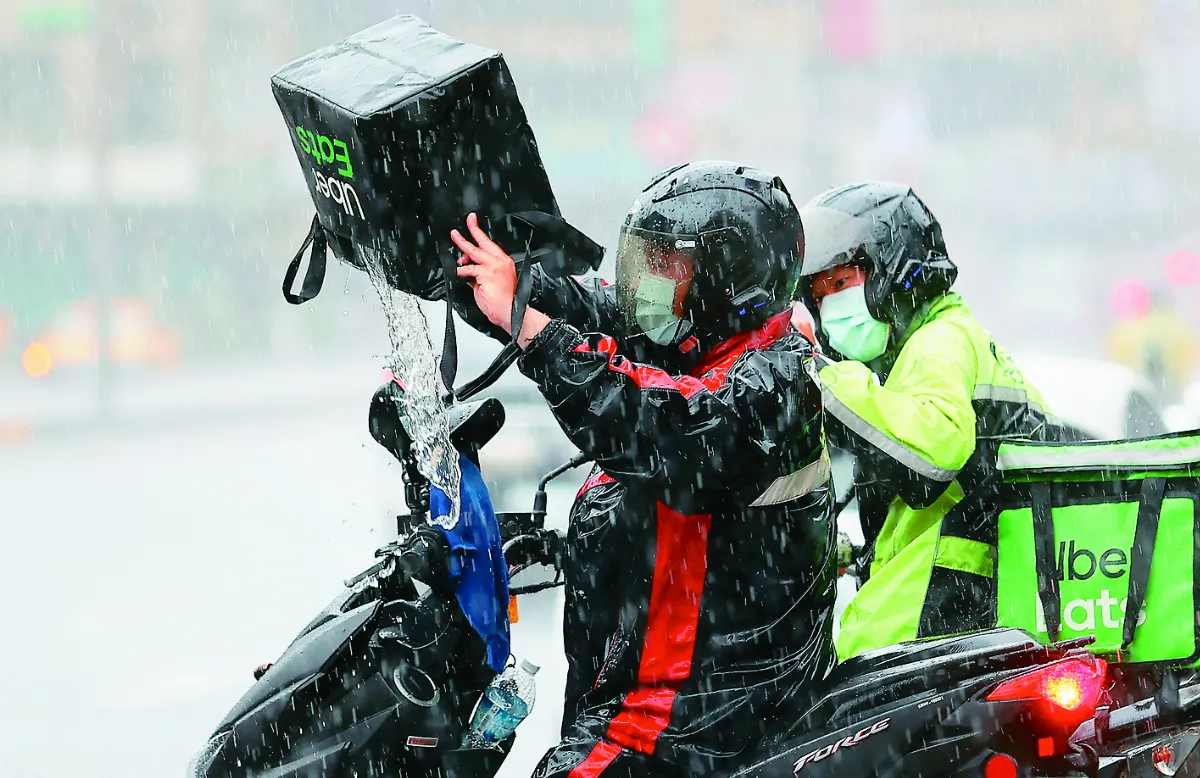 今、明籠罩全台 梅雨鋒面遇大潮 慎防致災性降雨
