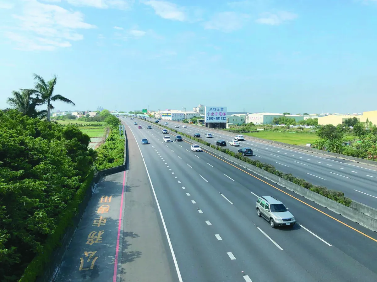 端午連假首日 國道車流少 23 ％