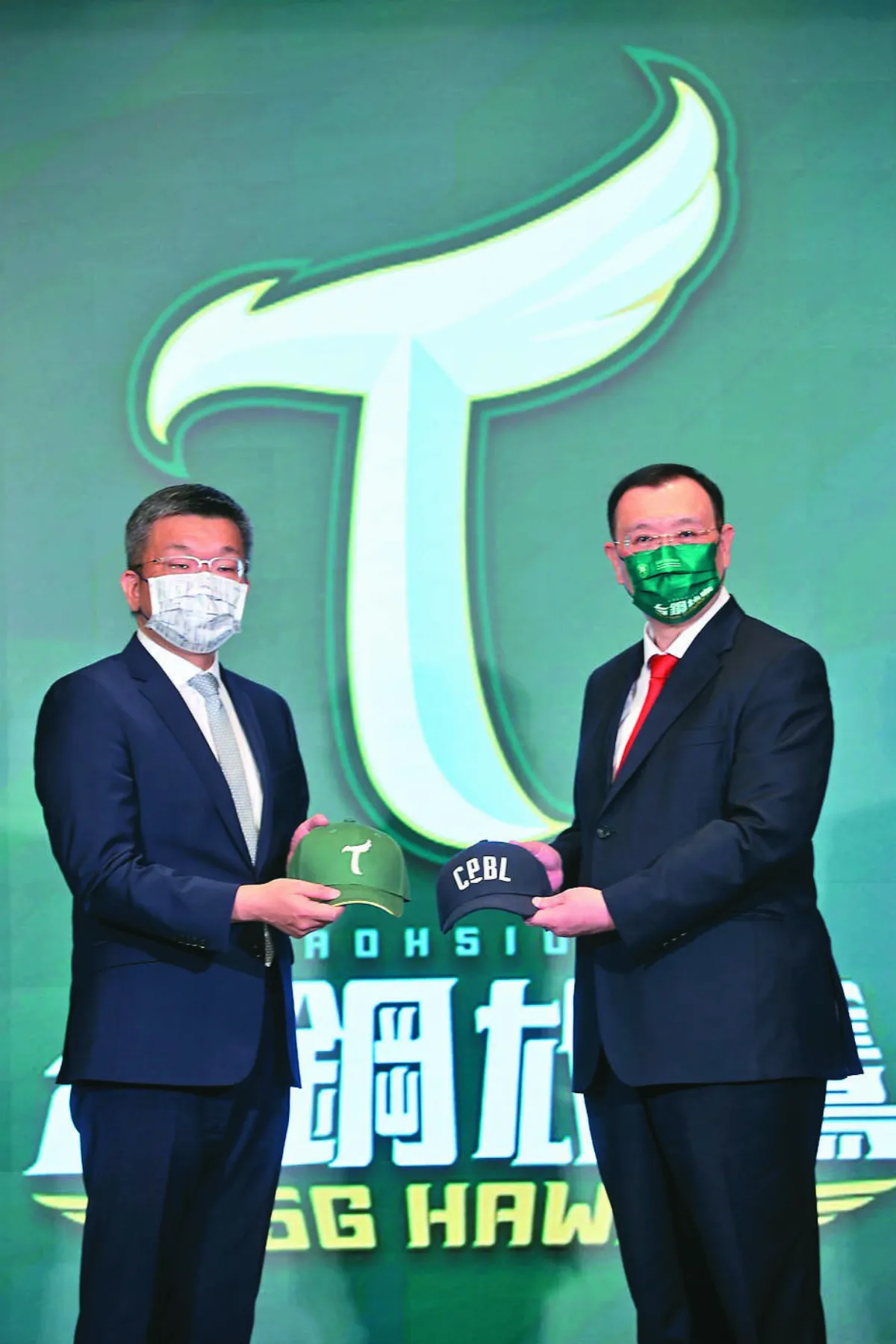 台鋼雄鷹加盟中職 隊徽亮相