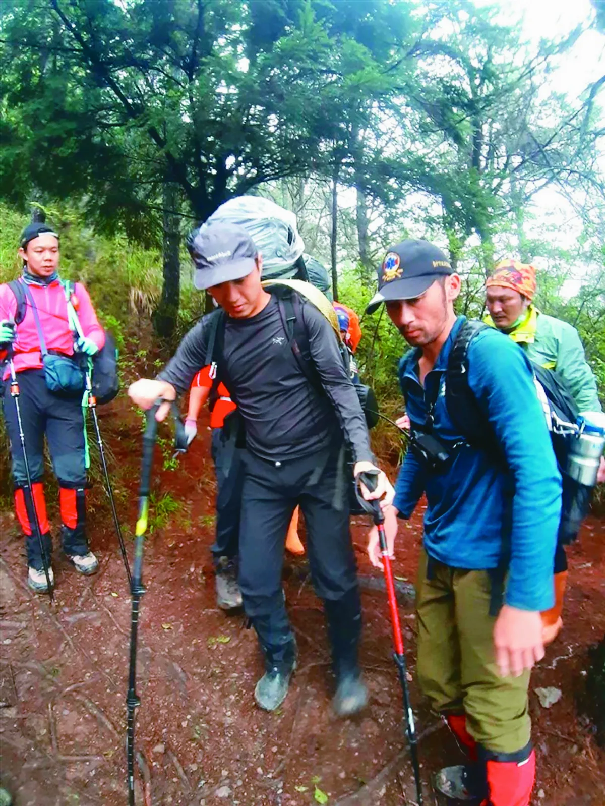 不忍動物啃食 背山友遺體下山